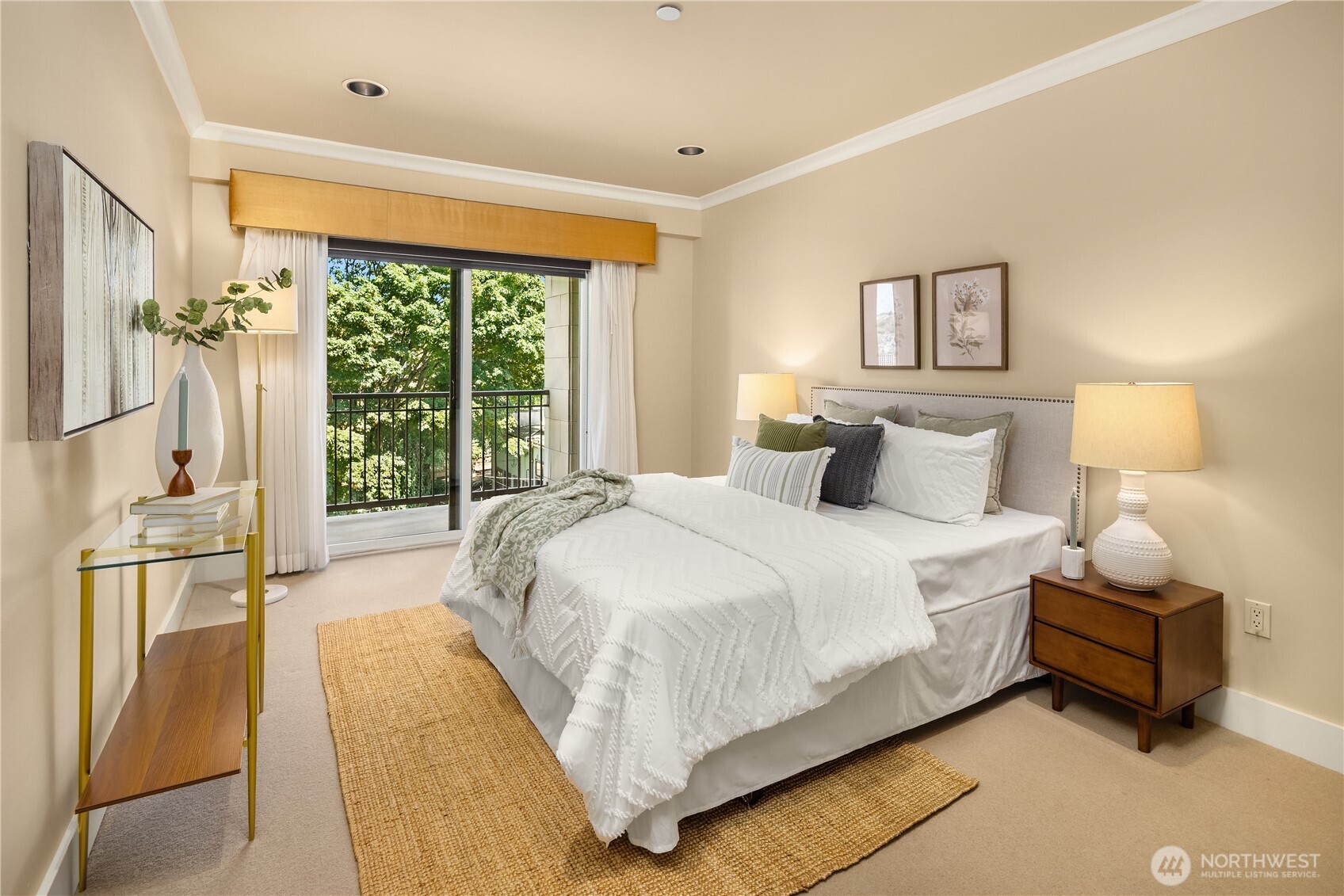 745 Bellevue Avenue E Unit: 305