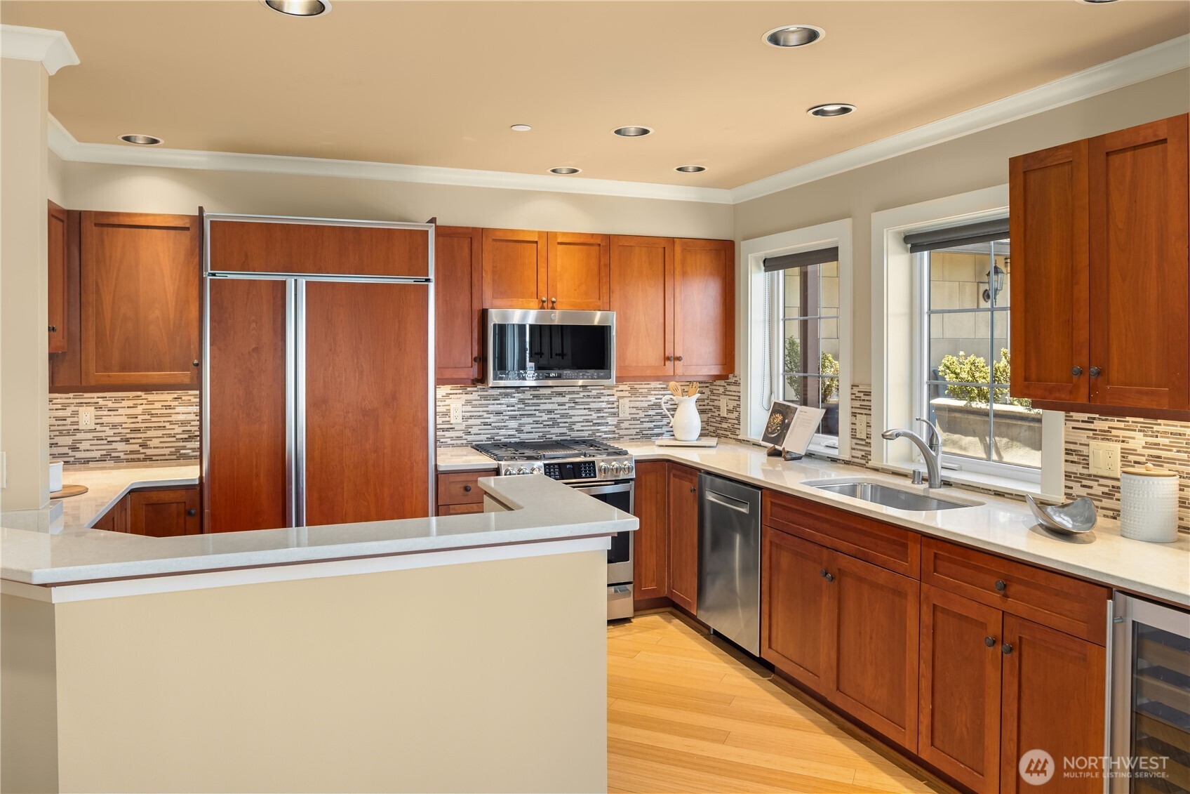 745 Bellevue Avenue E Unit: 305