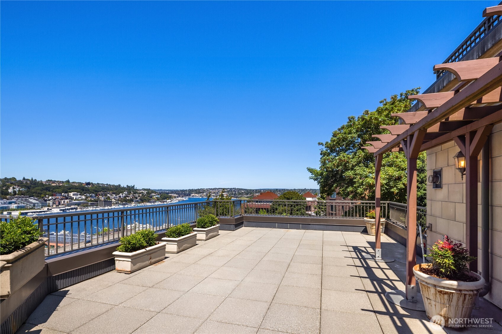 745 Bellevue Avenue E Unit: 305