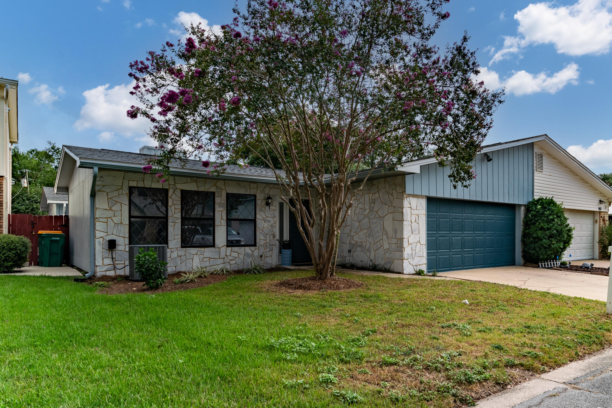 935 Holbrook Circle