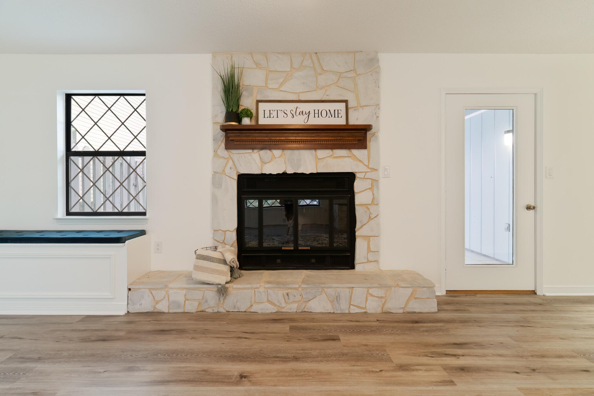 935 Holbrook Circle