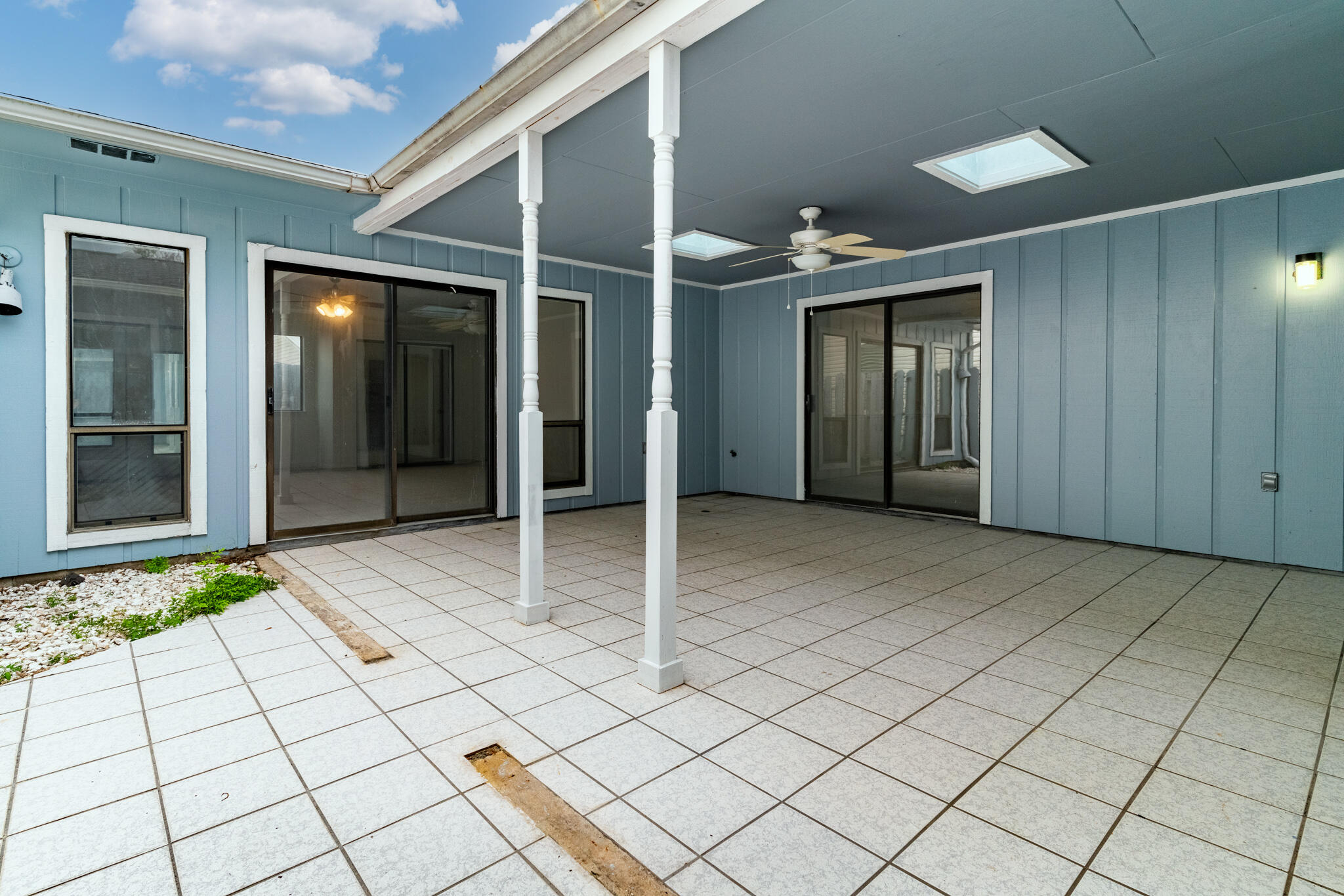 935 Holbrook Circle