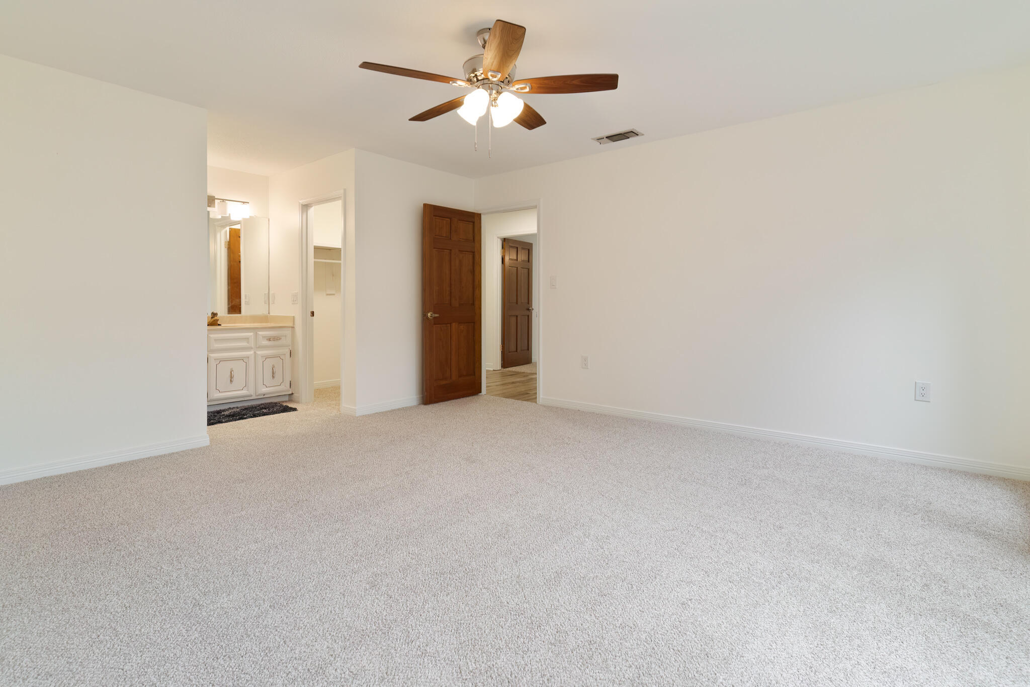 935 Holbrook Circle