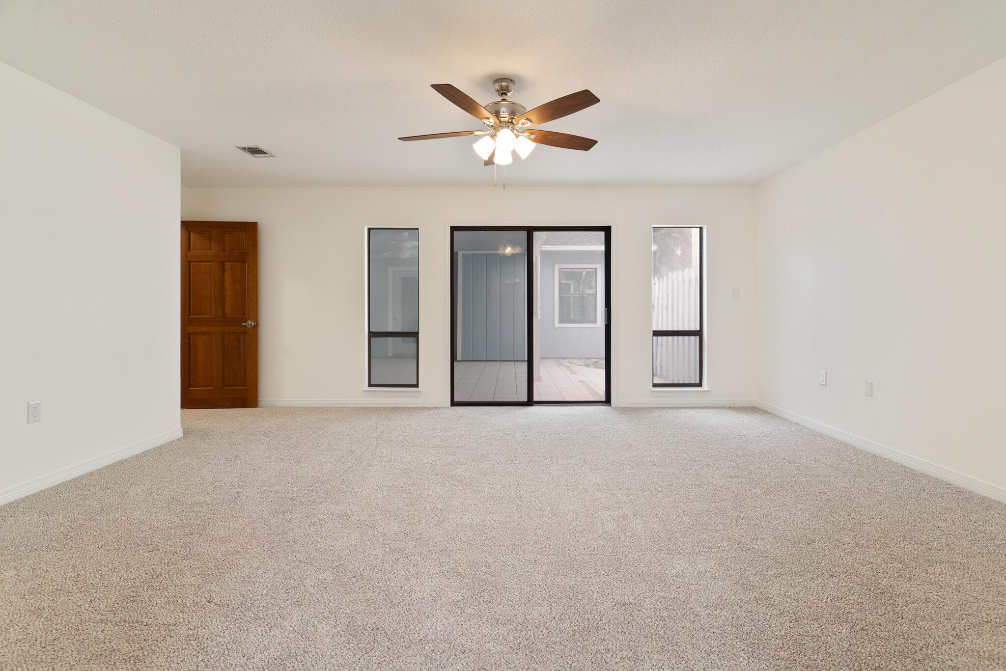 935 Holbrook Circle