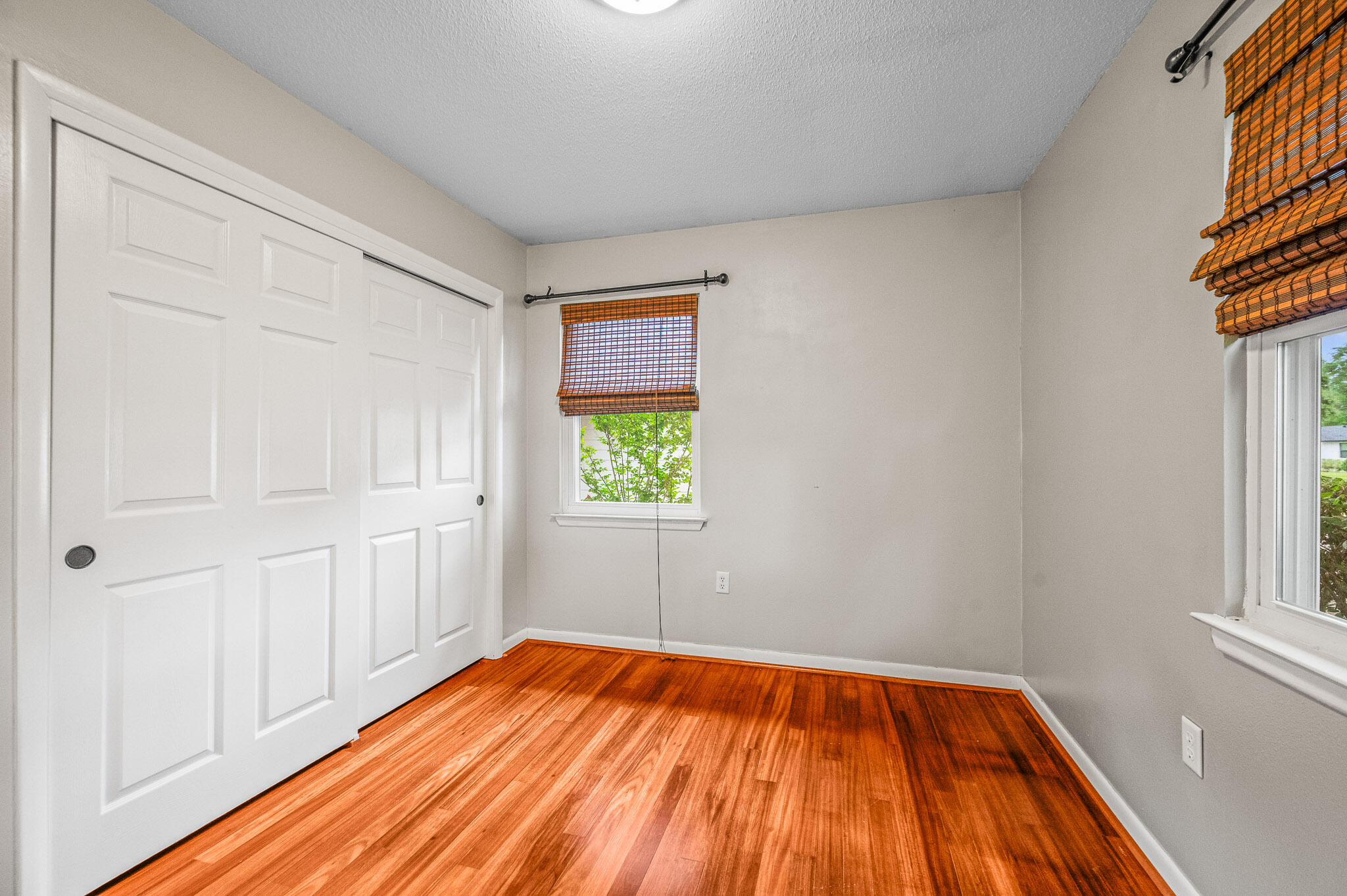 3 NE Windsor Lane