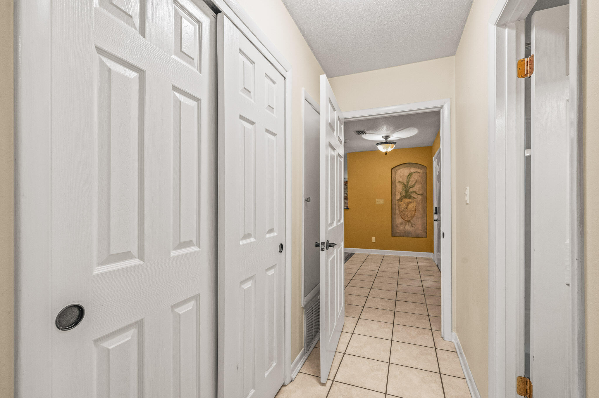 3 NE Windsor Lane
