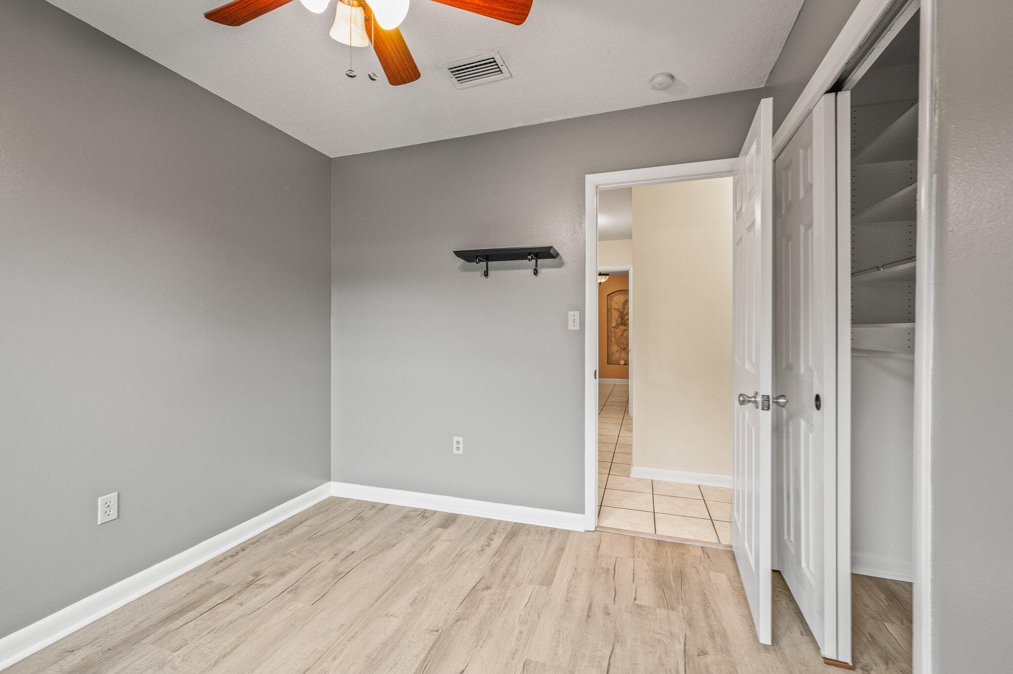 3 NE Windsor Lane