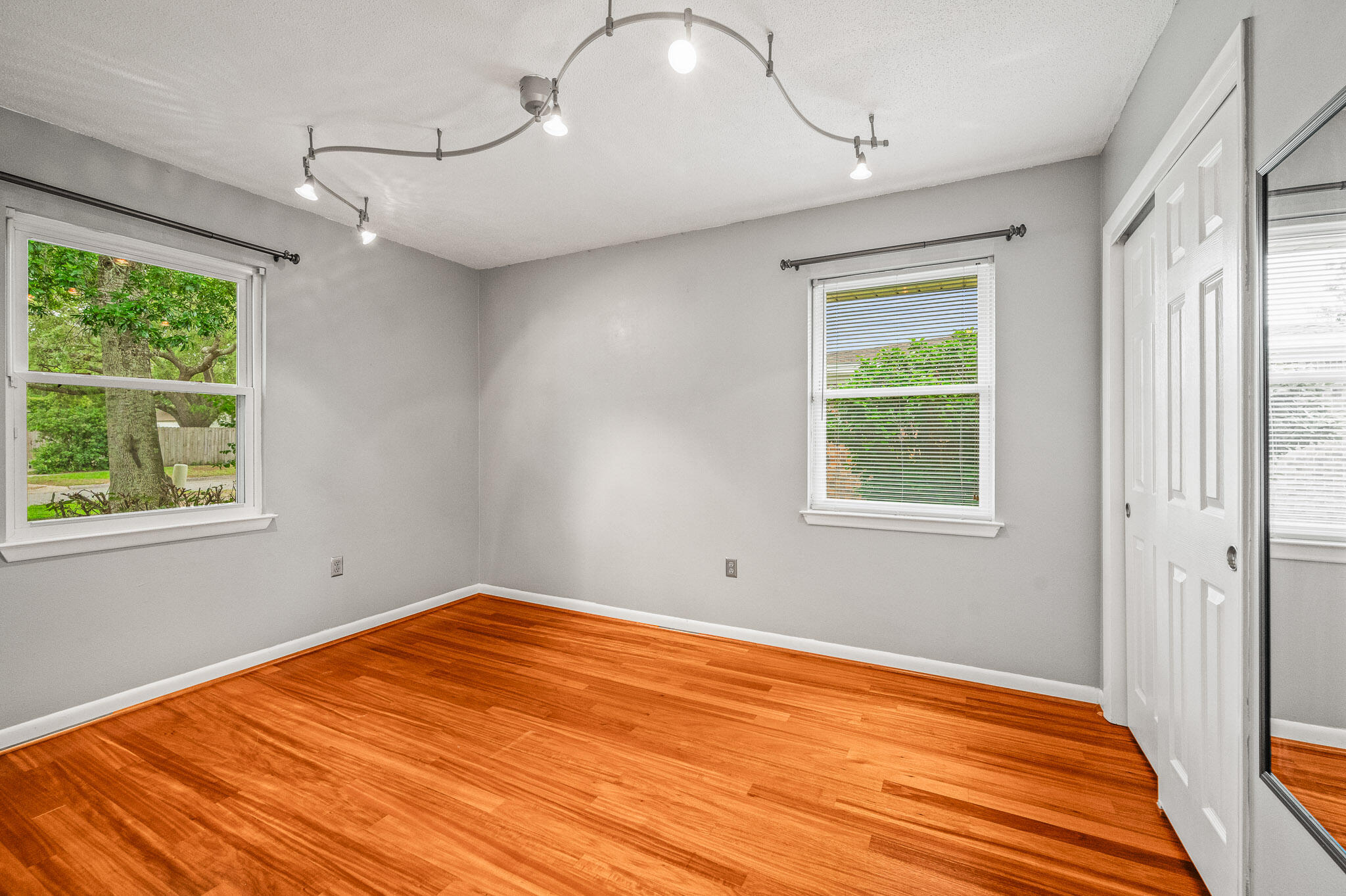3 NE Windsor Lane