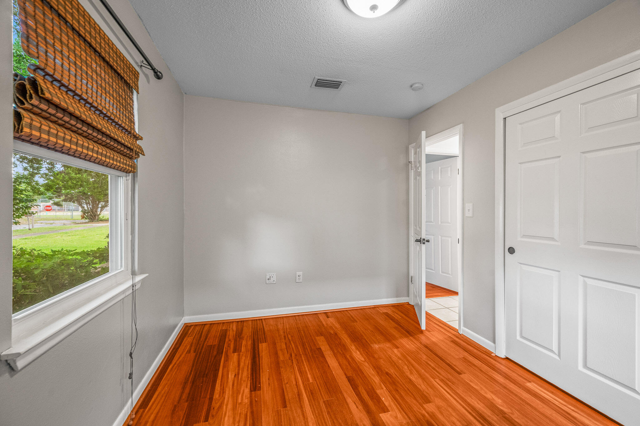 3 NE Windsor Lane