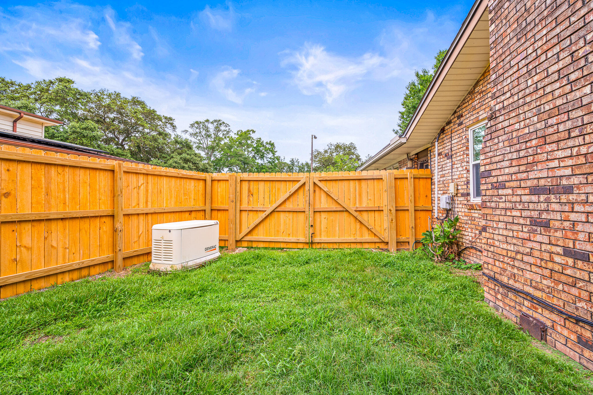 3 NE Windsor Lane