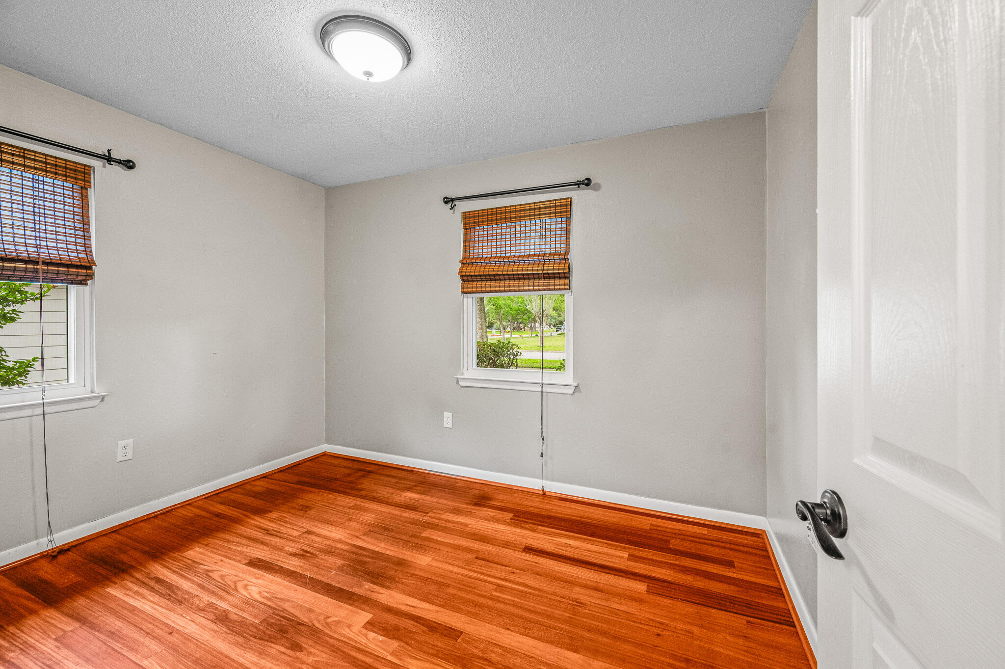 3 NE Windsor Lane