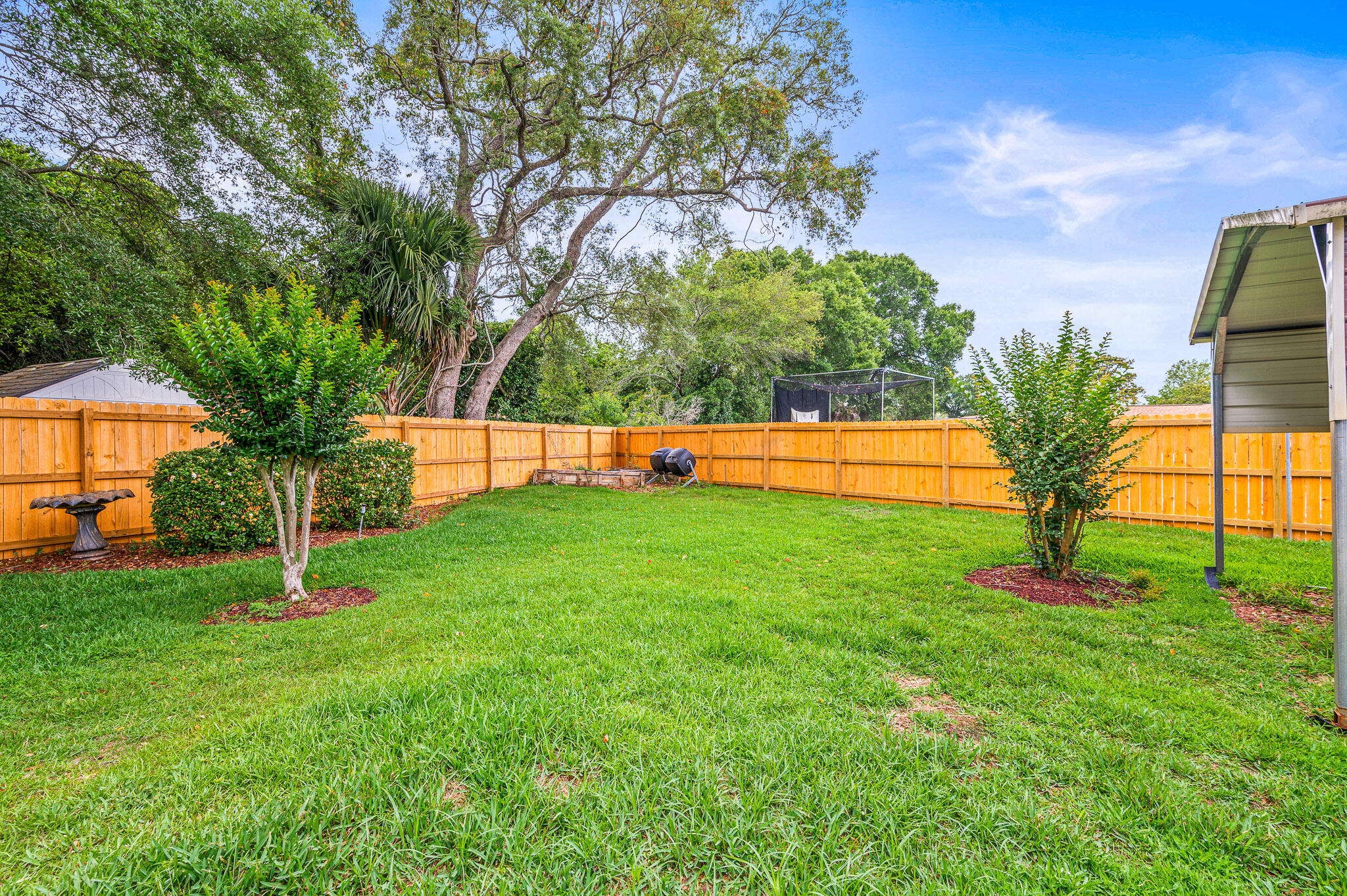 3 NE Windsor Lane