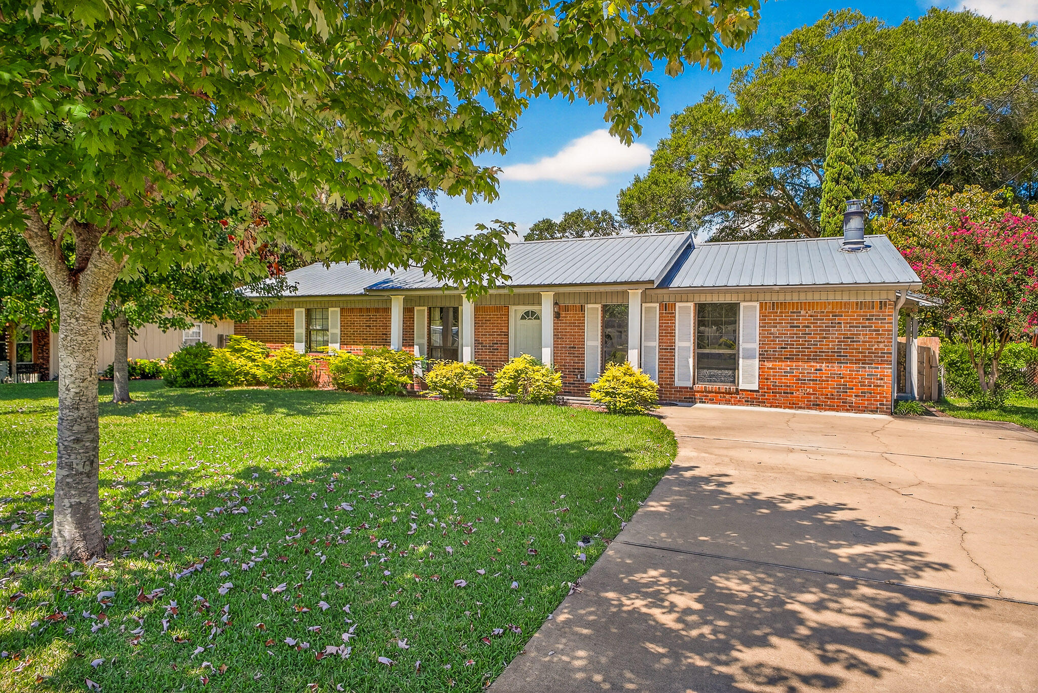 121 Boyce Drive