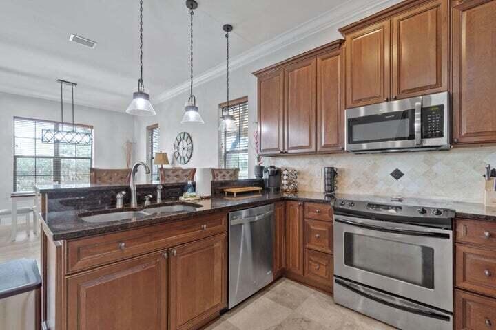 1900 Baytowne Loop