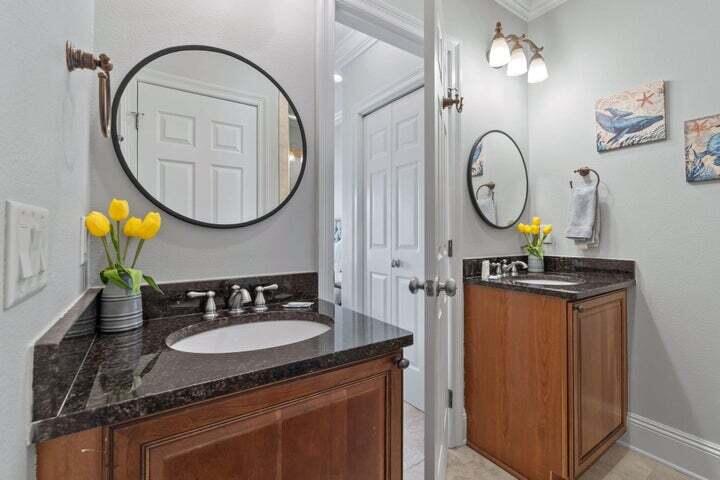 1900 Baytowne Loop