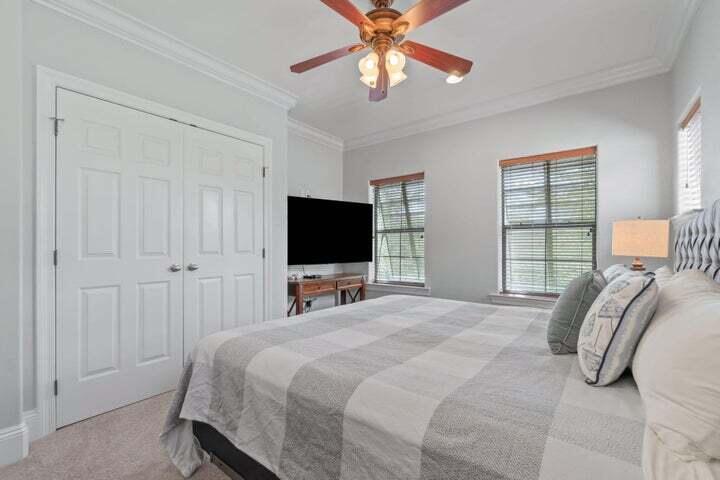 1900 Baytowne Loop