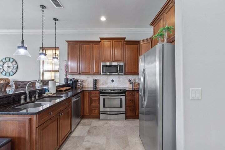 1900 Baytowne Loop