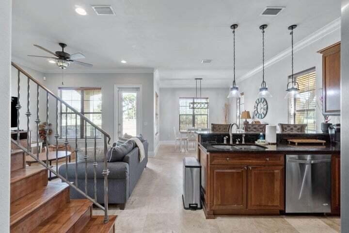1900 Baytowne Loop