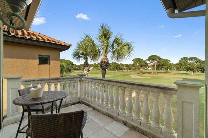 1900 Baytowne Loop