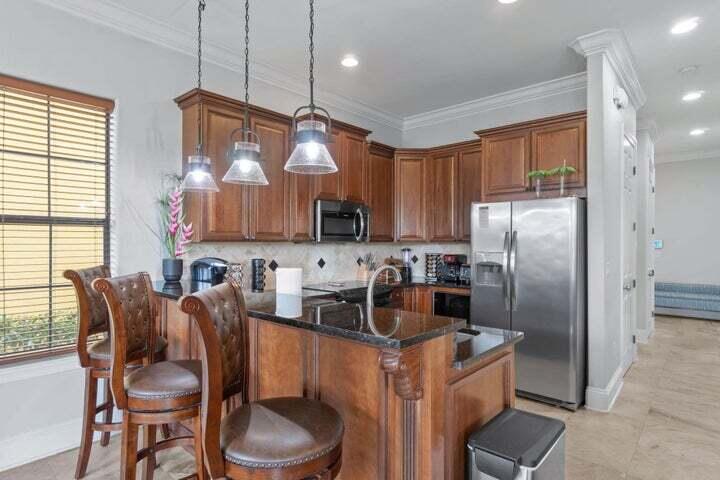 1900 Baytowne Loop
