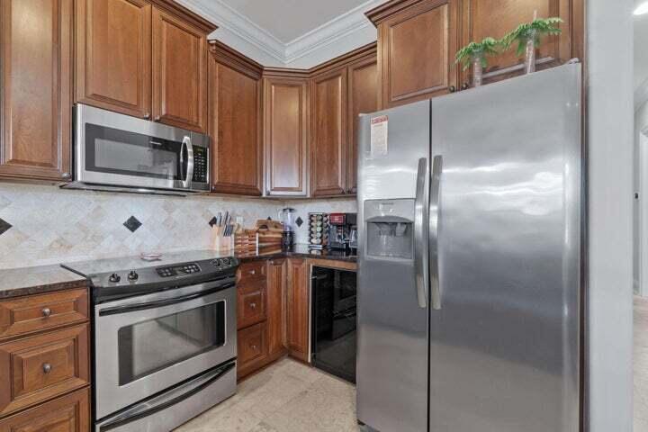 1900 Baytowne Loop