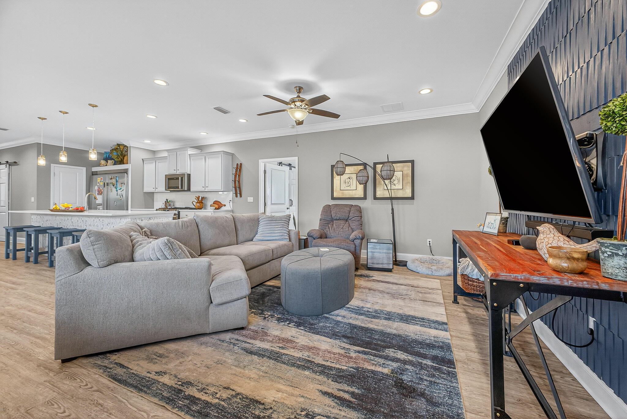 61B 6Th Street