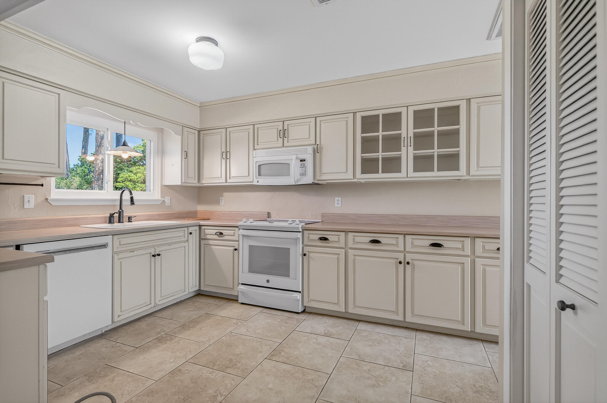 186 Bayshore Drive