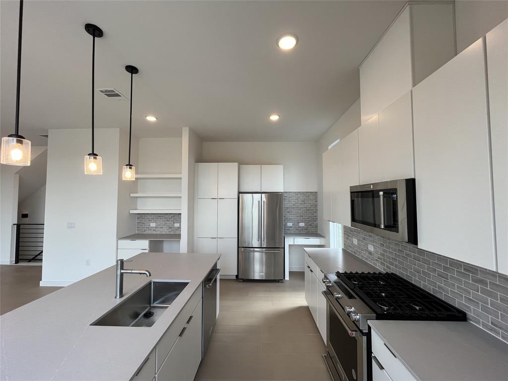 6825 Wolfcreek PASS # 3