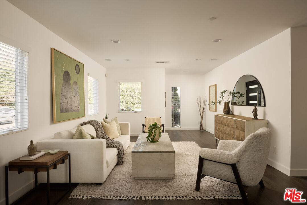 2905 Veteran Ave