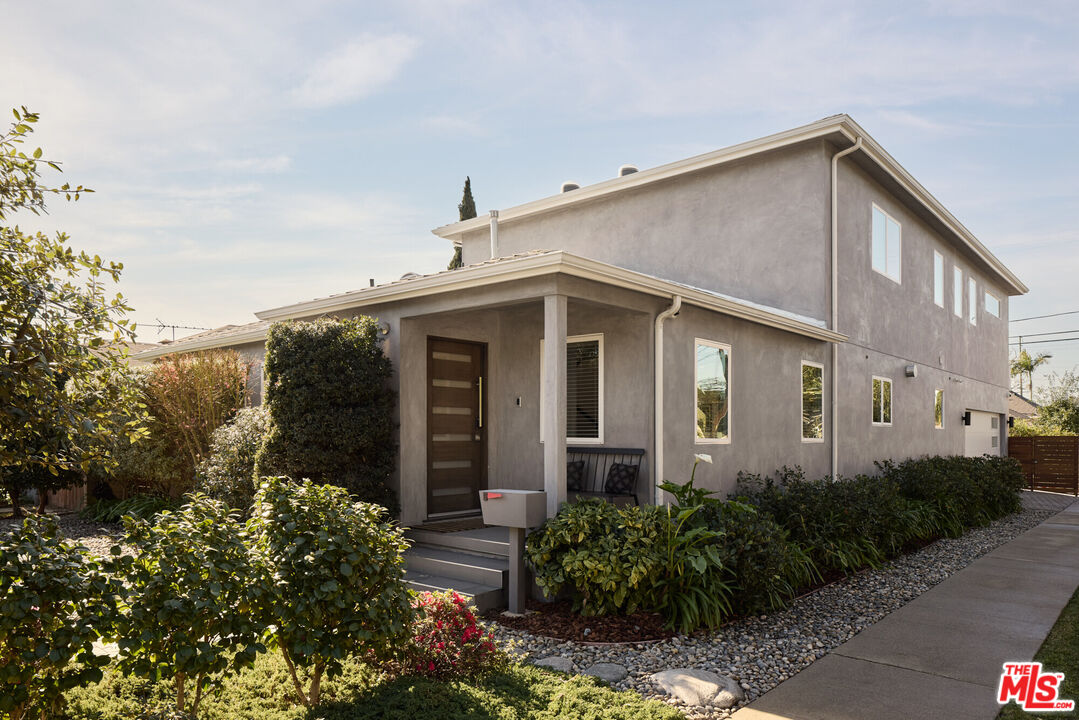 2905 Veteran Ave