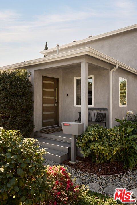 2905 Veteran Ave