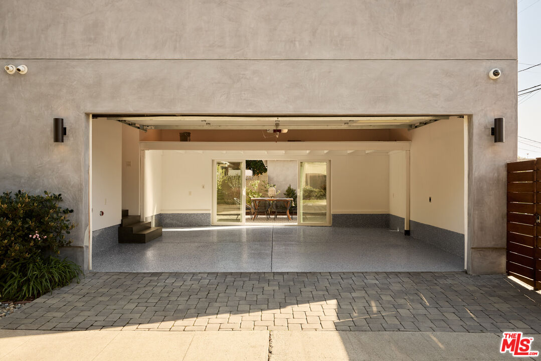 2905 Veteran Ave