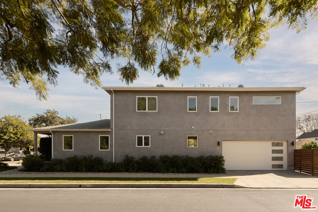 2905 Veteran Ave