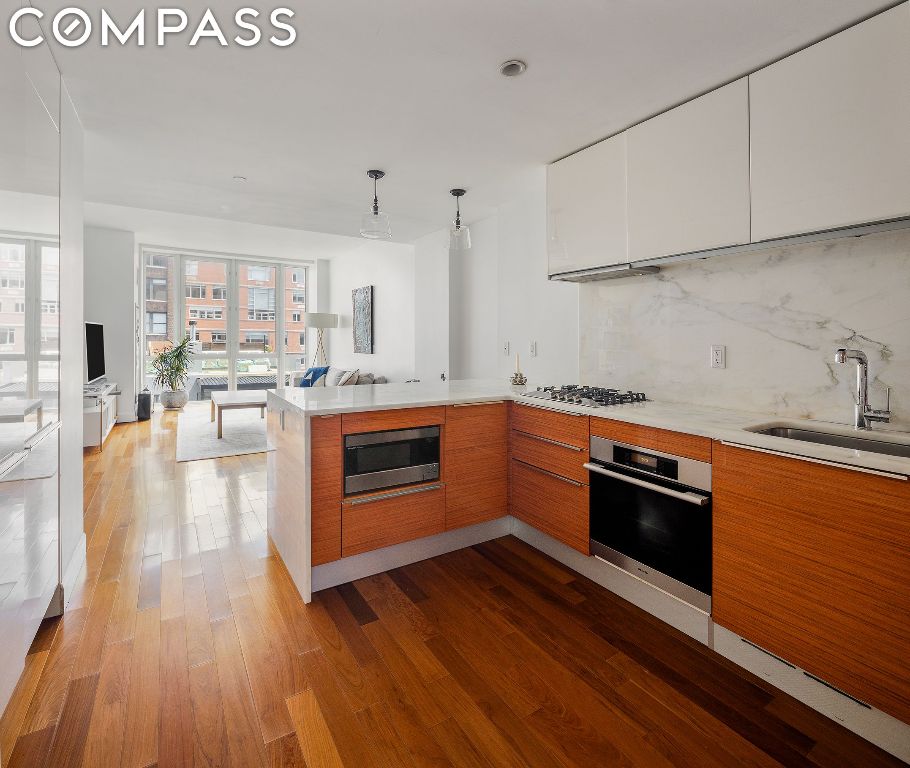 130 W 20th Street PH-10B