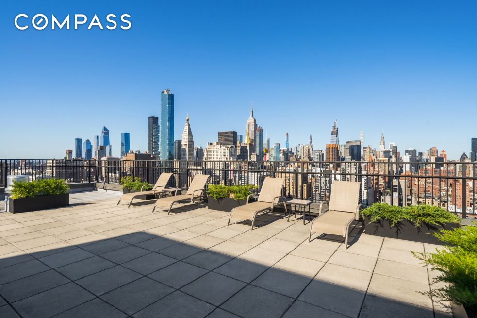 201 E 17th Street 18D