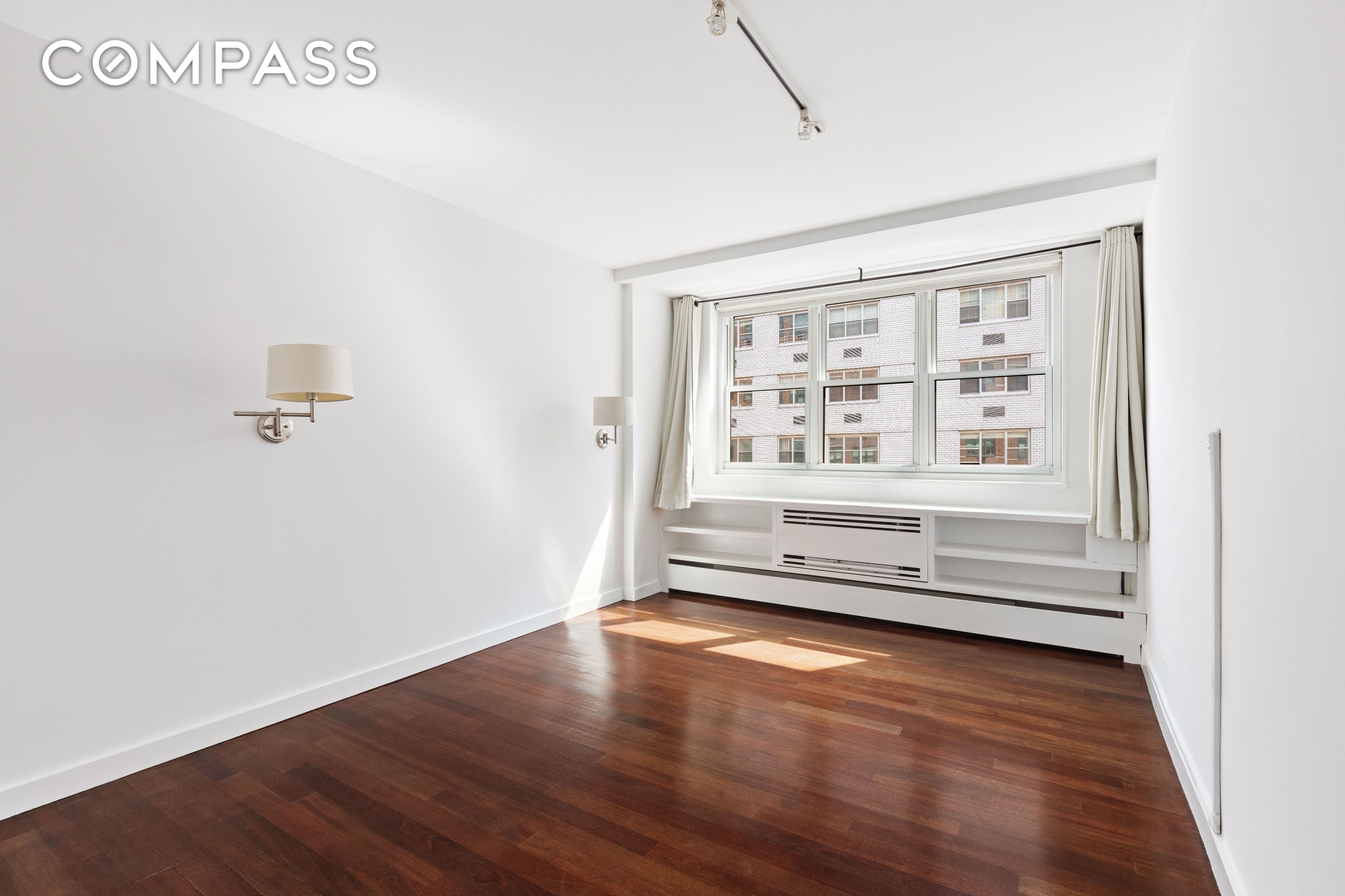 63 E 9th Street 8L