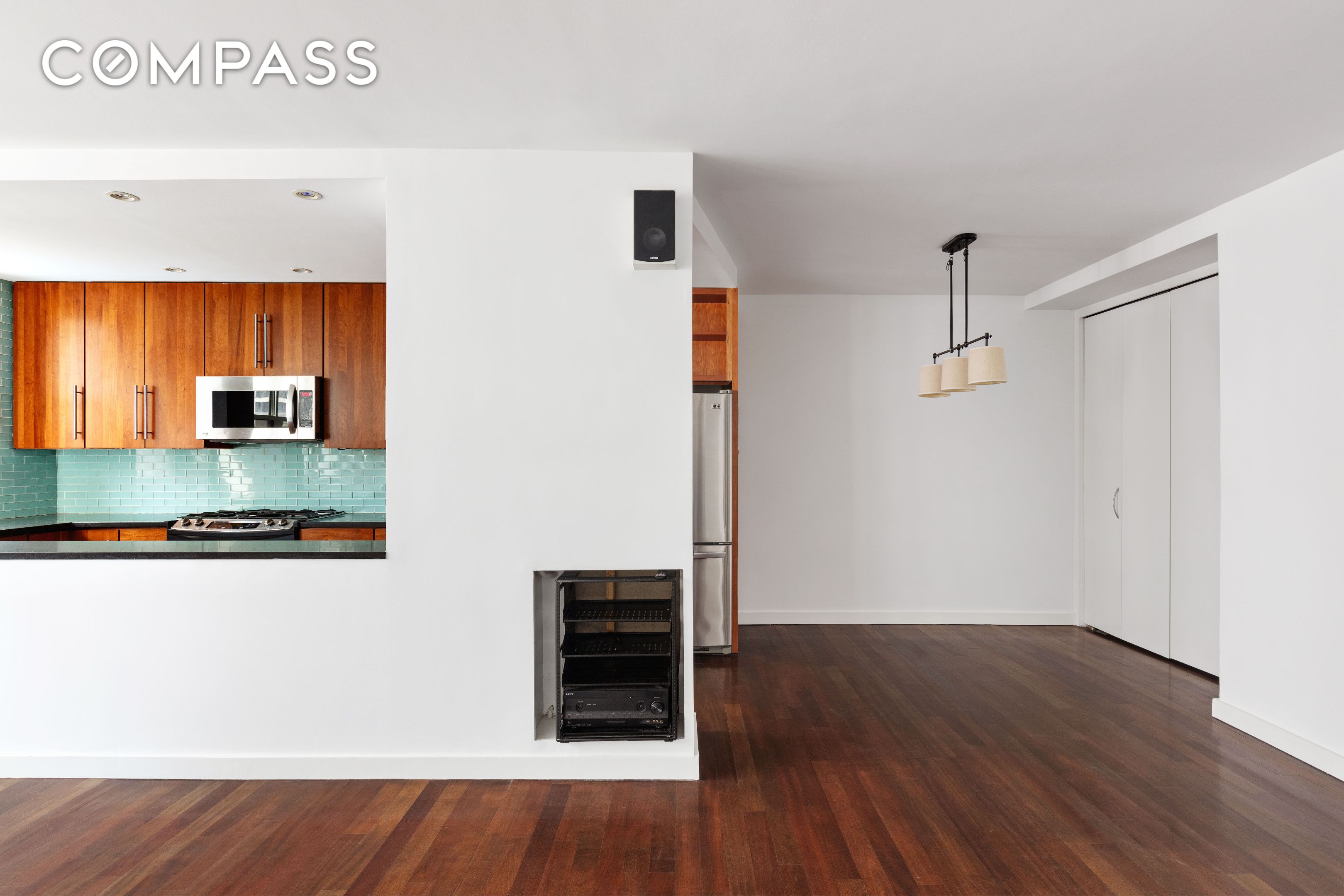 63 E 9th Street 8L