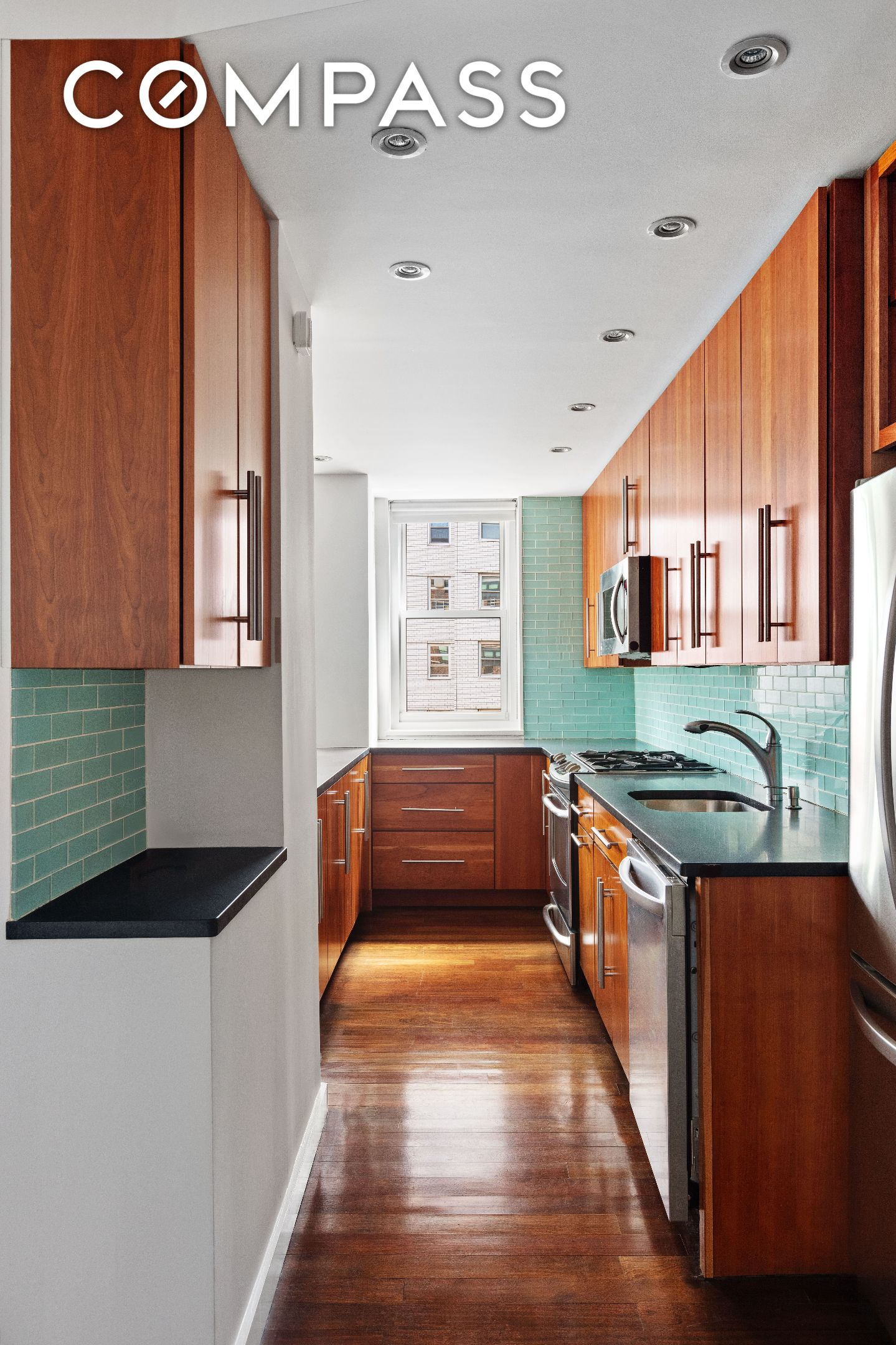 63 E 9th Street 8L