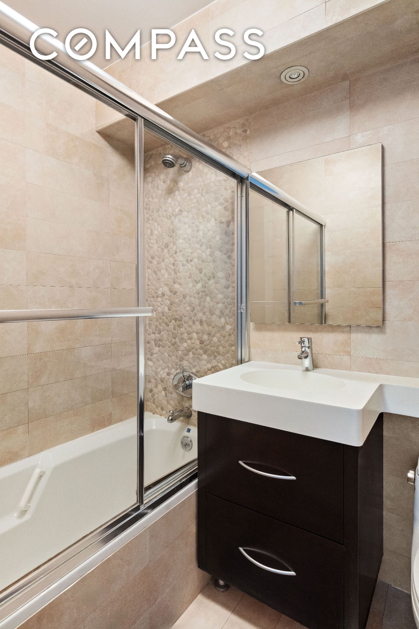 63 E 9th Street 8L