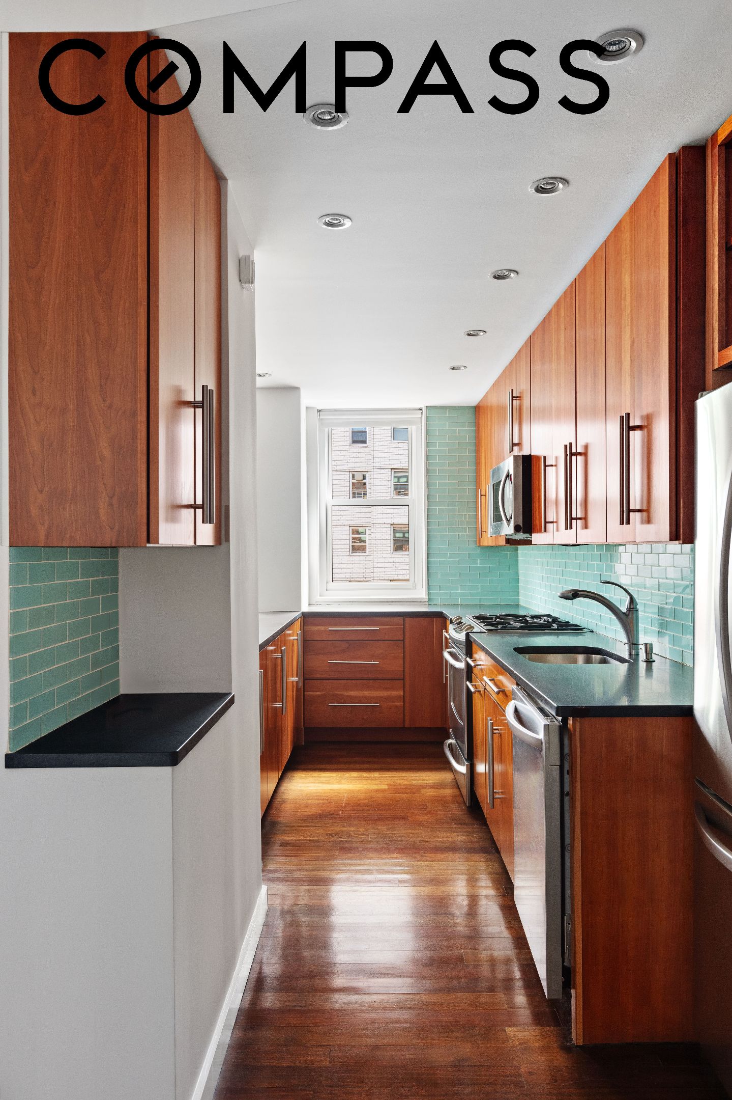 63 E 9th Street 8L