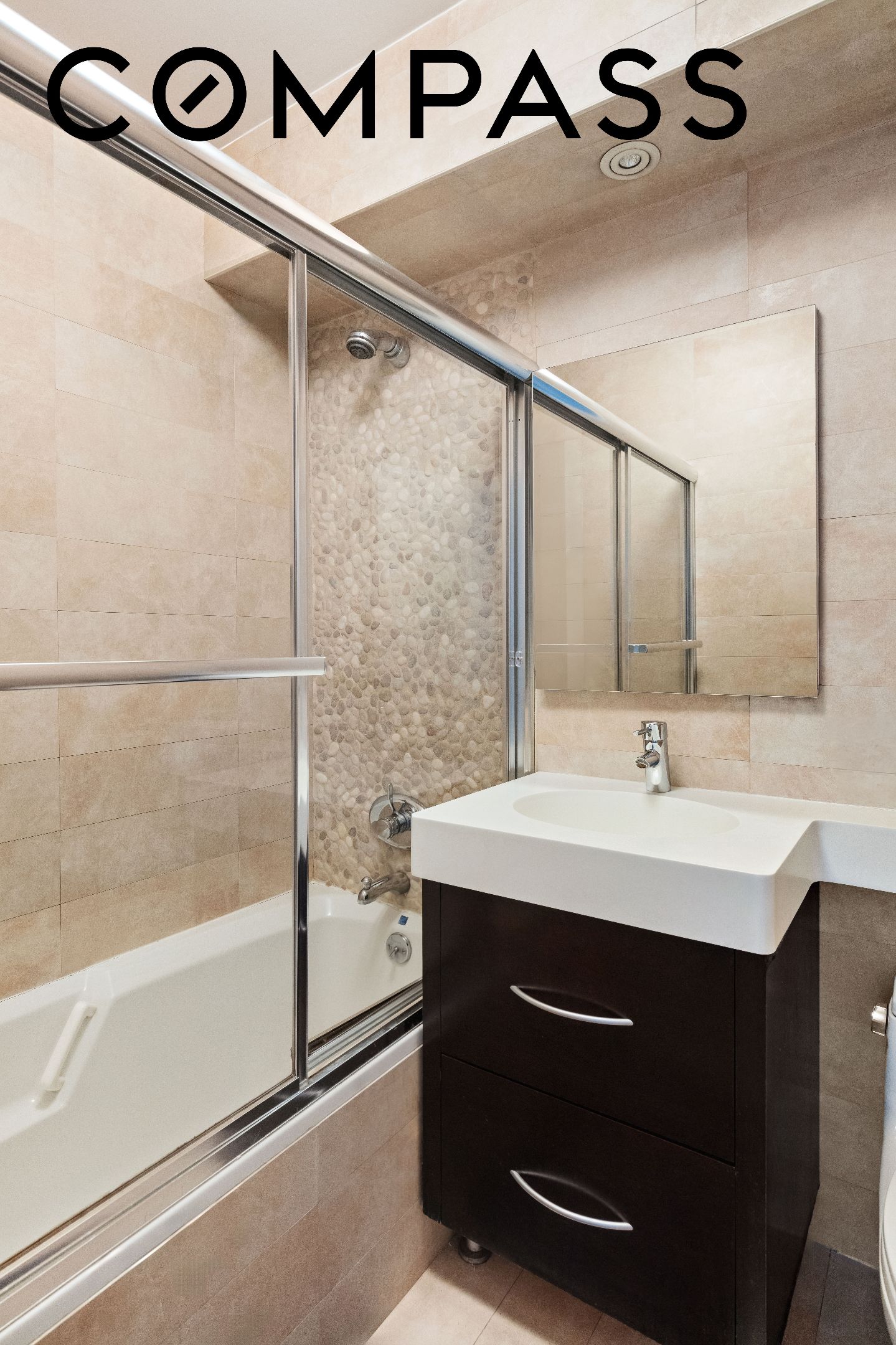 63 E 9th Street 8L