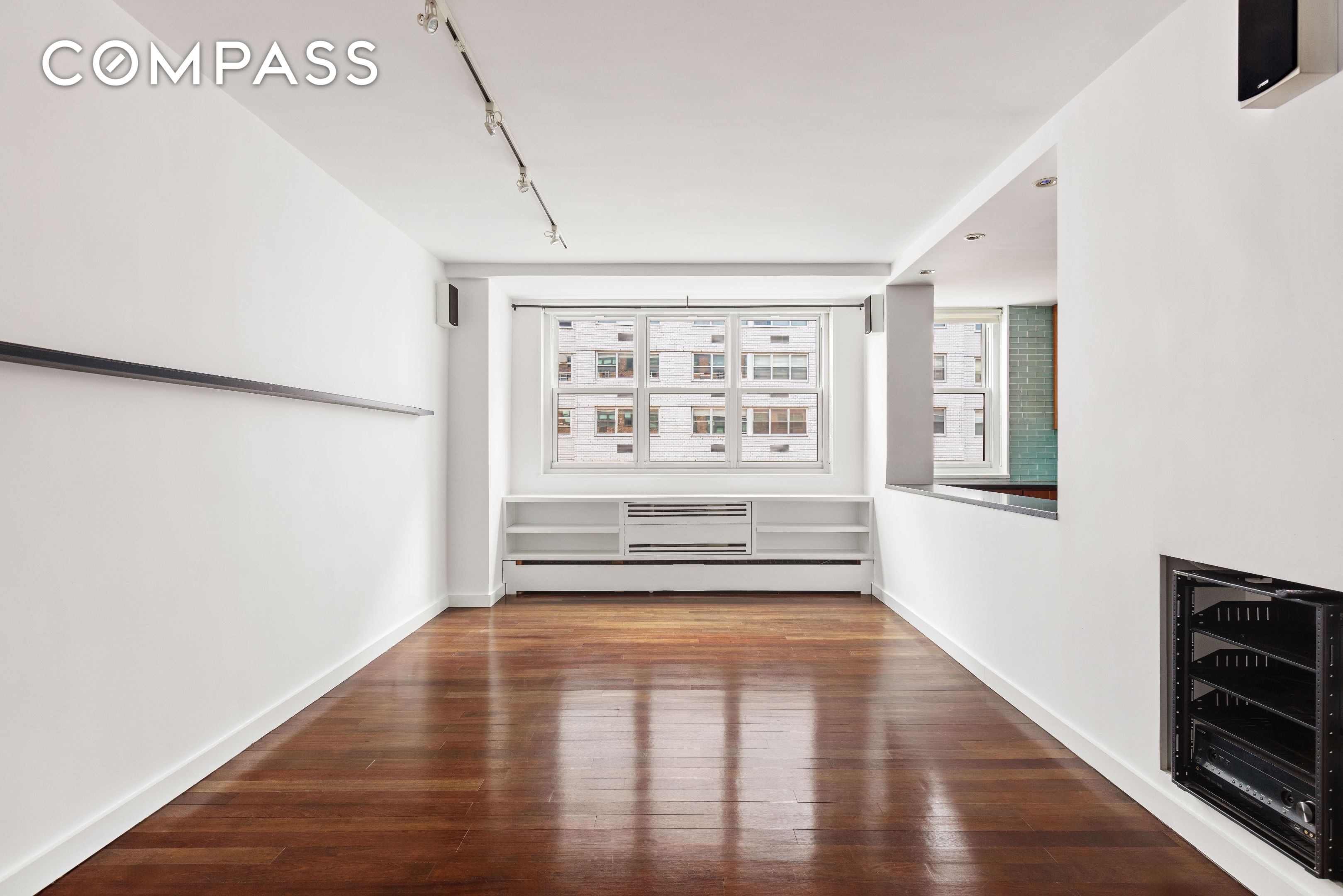 63 E 9th Street 8L