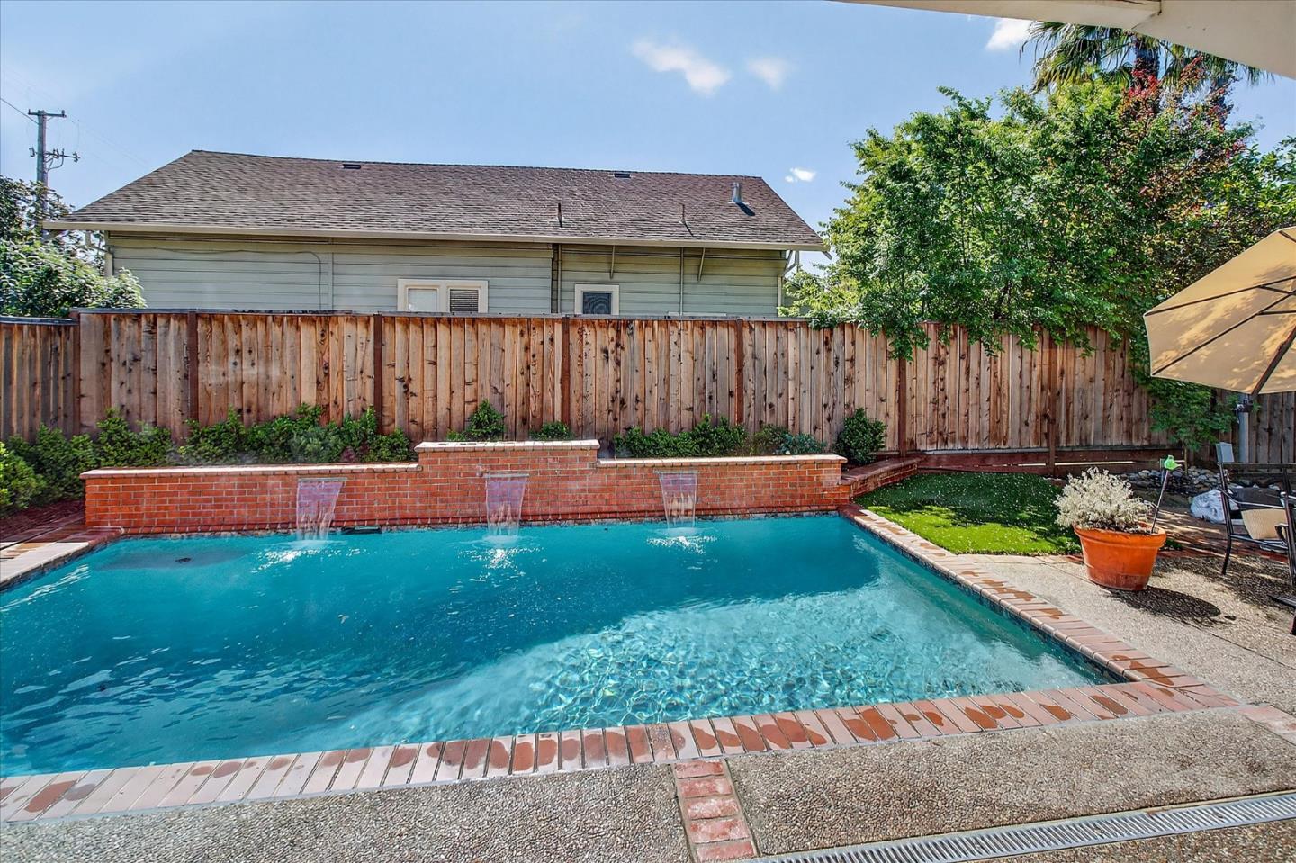 918 University Avenue