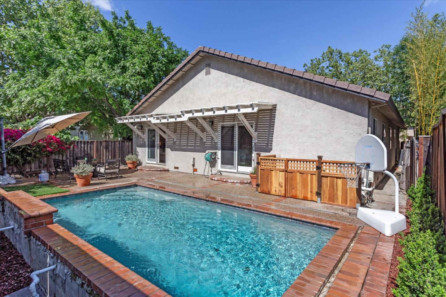 918 University Avenue