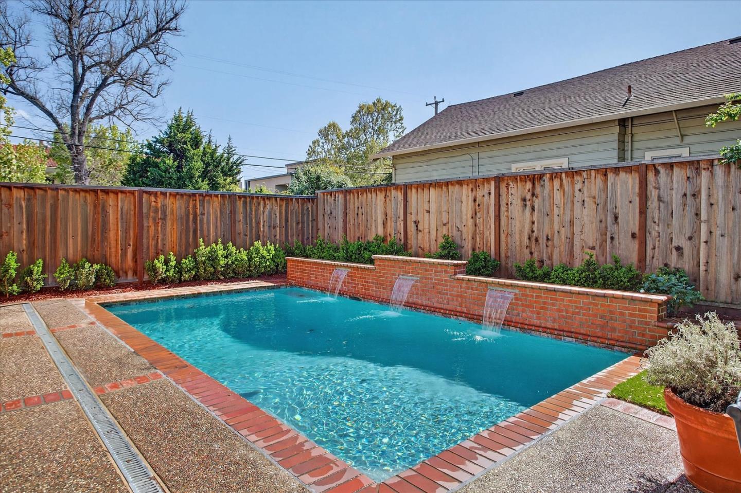 918 University Avenue