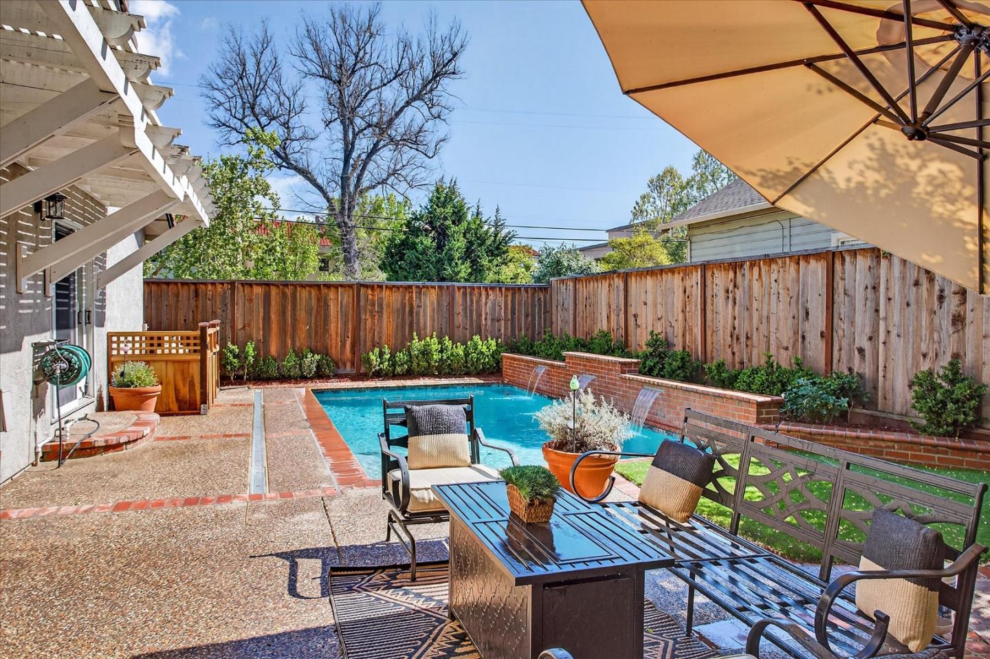 918 University Avenue