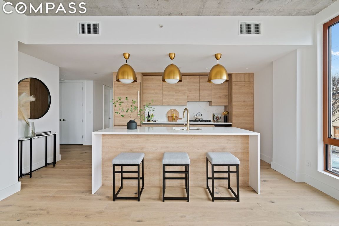 199 Conover Street TH-E