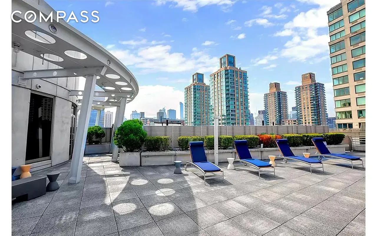 120 Riverside Boulevard 9L