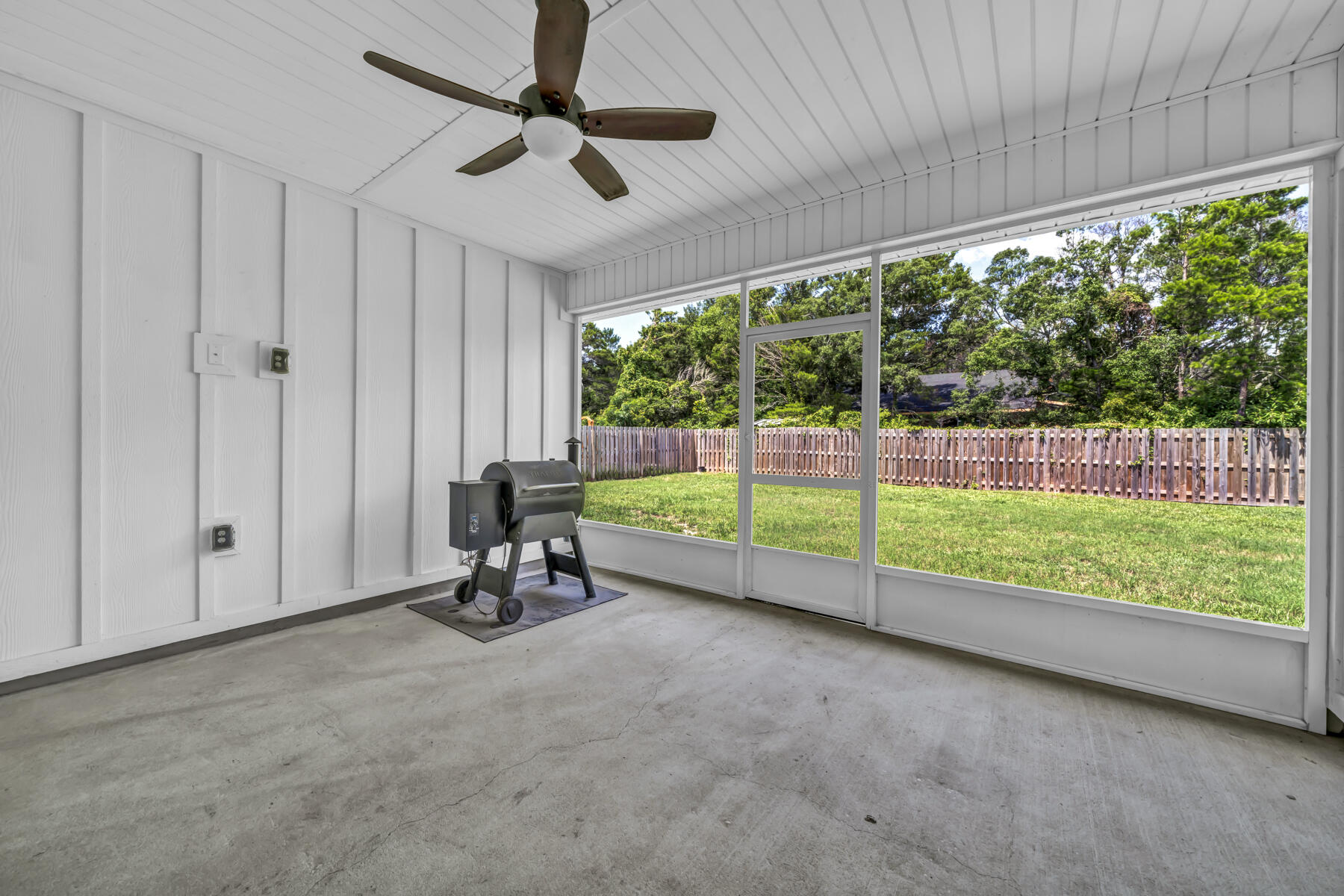 1427 Ballyhoo Drive