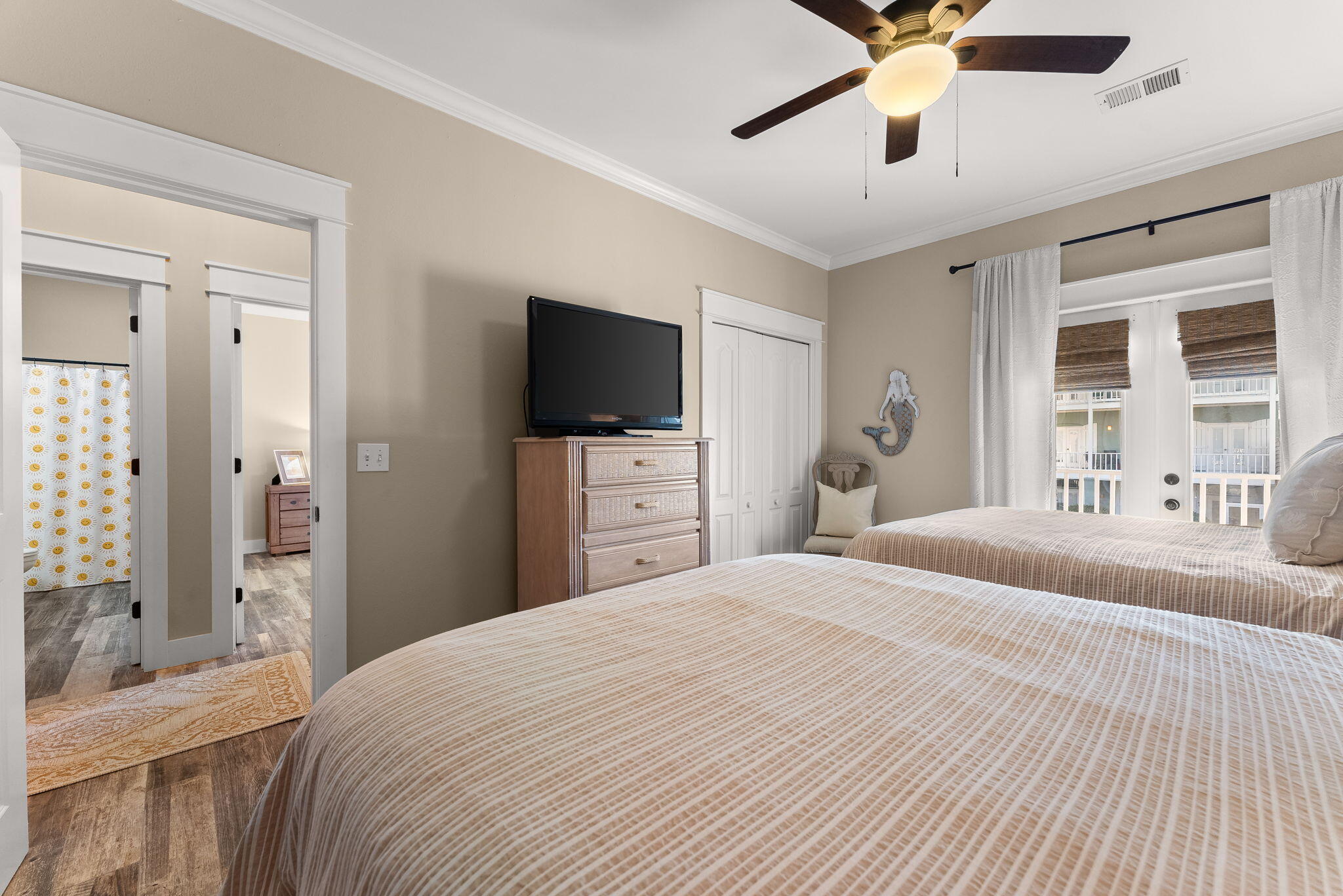 10 Pearl Cove